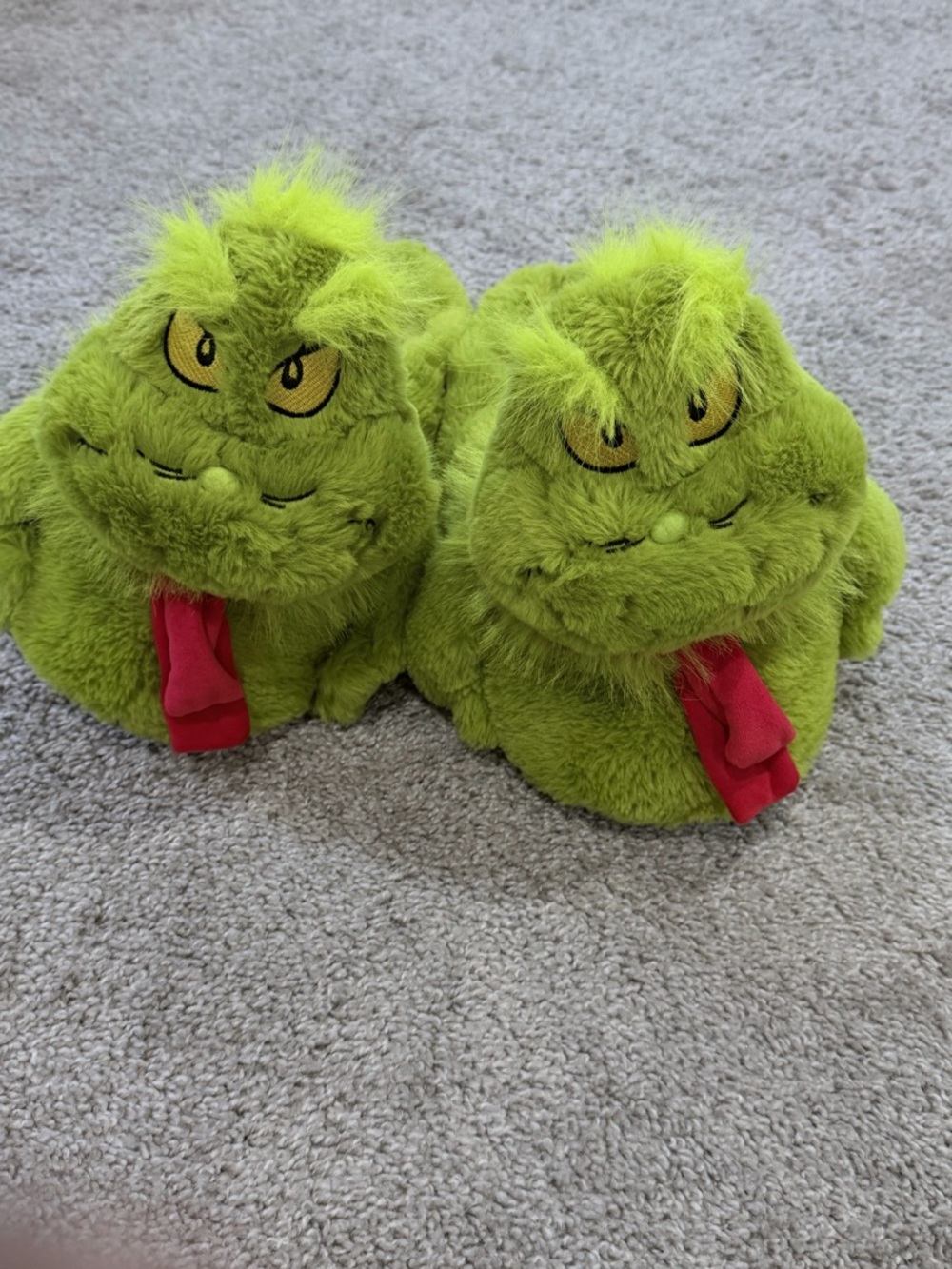 Men’s Plush Grinch Slippers - Green